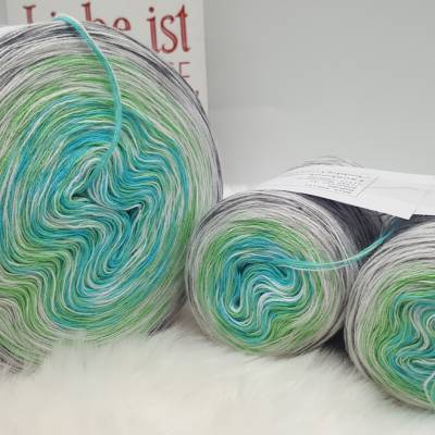 (GP 71,70€/KG) 4 fd  **Green Maddy ** Farbverlaufsgarn / Bobbel / Wolle   Pulliwicklung