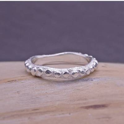 Ring "Dotty" Silber 925 mit Punktmuster, organisch geformter Silberring mit außergewöhnlichem Design