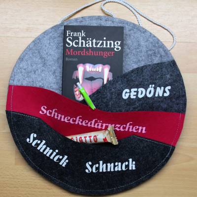 Pinnwand  mit 3 Taschen. Originelle Ordnungshilfe für Kleinkram.