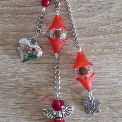 Taschenanhänger/Taschenbaumler aus Perlen und Metallketten mit Engelchen (rot-silber)