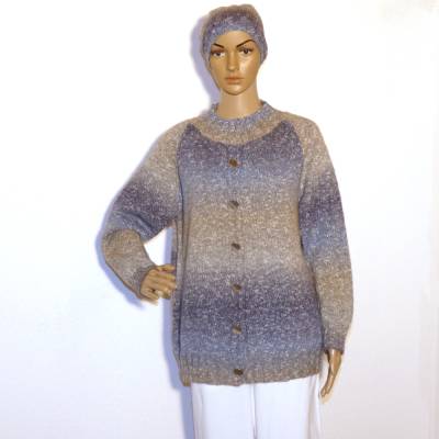 Handgestrickte Damenjacke mit Mütze im modischen Farbverlauf – Unikat & warm