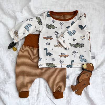 VERSANDFERTIG! Neugeborenenset DINOSAURIER Gr. 56 Mitwachshose / Langarmshirt von  zimtblüte