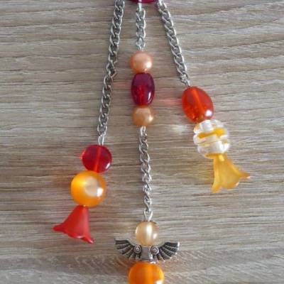 Taschenanhänger/Taschenbaumler aus Perlen und Metallketten mit Engelchen (rot-orange-silber)