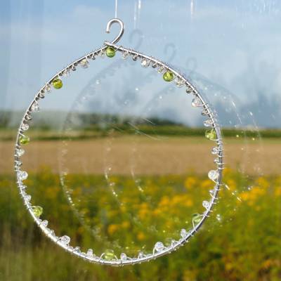 Geburtsstein August - Fensterdeko mit Heilstein Peridot - Karte zum Geburtstag oder zur Geburt