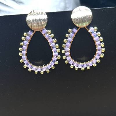 Elegante Ohrringe in Tropfenform mit extravagantem Steckerteil, Tear Drops, Ohrstecker, handgefädelt