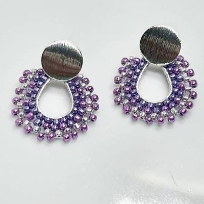 Elegante Statement Ohrringe, violett, Bohostyle, Ohrstecker, handgefädelt