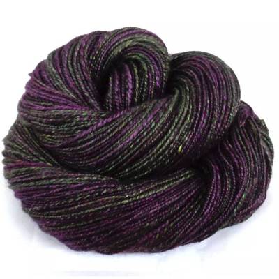 Gothic Beauty - handgesponnenes handgefärbtes Merino-Seide Garn 100g/280m, Nadelstärke ab 4 mm, Strickgarn, Häkelgarn