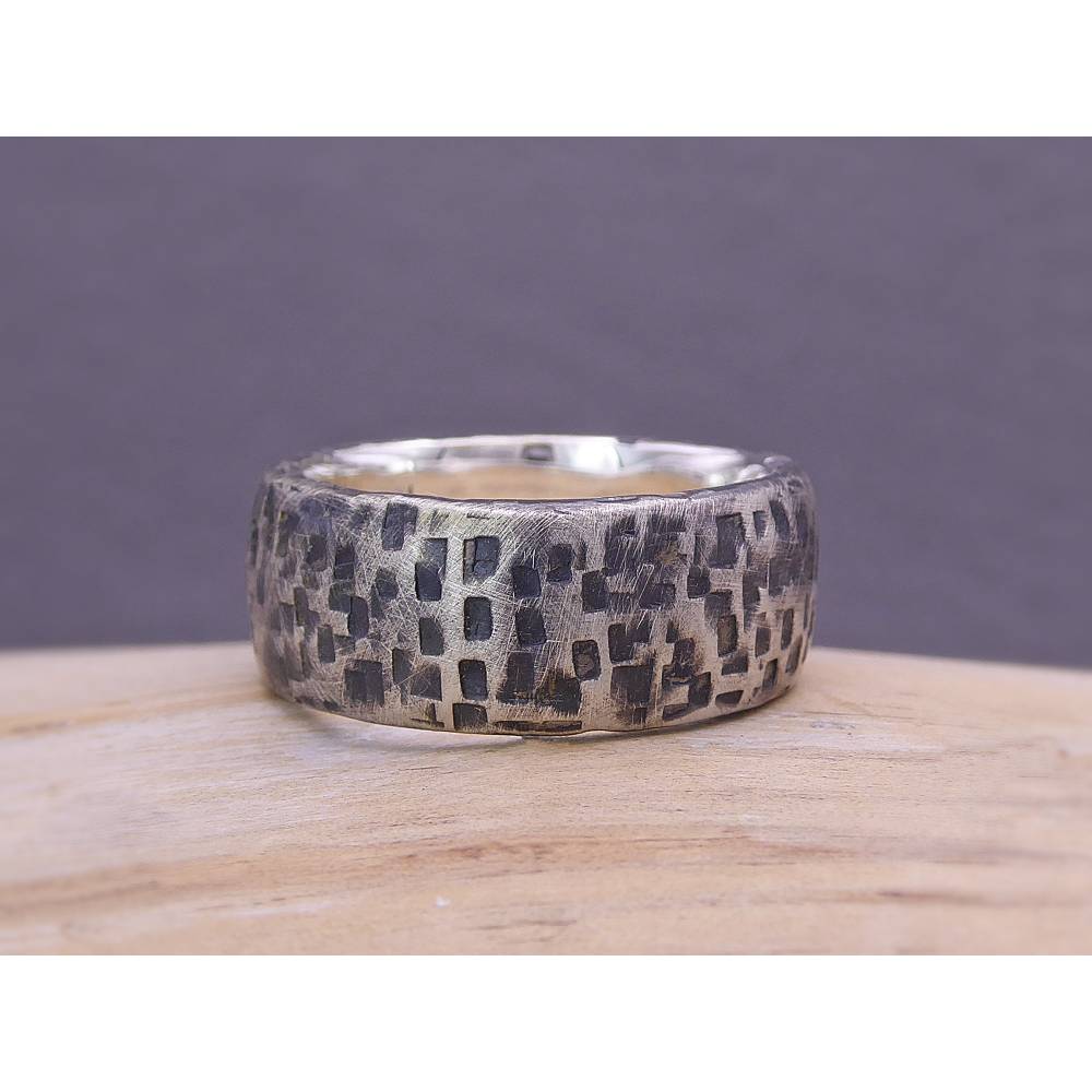 Ring "Tondro" Silber 925,  geschmiedeter Bandring geschwärzt,  Herrenring mit Hammerschlag Bild 1