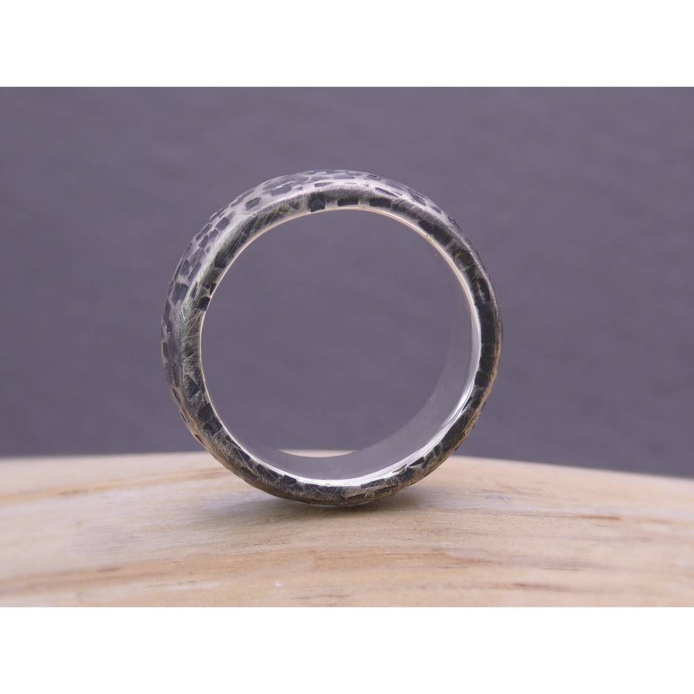 Ring "Tondro" Silber 925,  geschmiedeter Bandring geschwärzt,  Herrenring mit Hammerschlag Bild 3