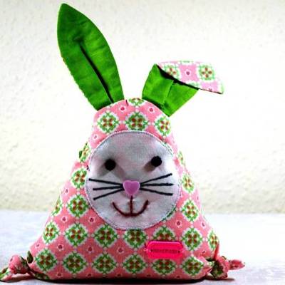 Lustiger, kleiner Hase mit Täschchen für Geldgeschenke, Gutscheine oder liebe Botschaften