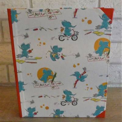Handgefertigtes Ringbuch für DIN A5 aus Pappe, Papier und Buchleinen - Motiv: Elefanten