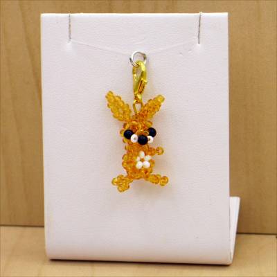 Hasen Anhänger aus Rocailles