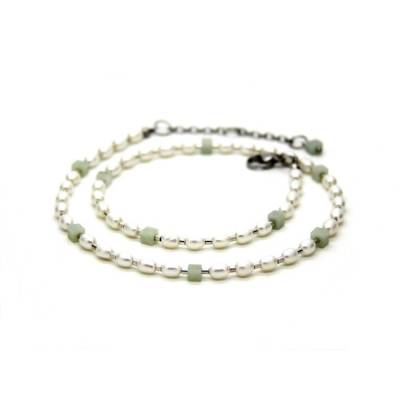 Halskette in Weiß aus Süßwasserzuchtperlen sowie Amazonit-Würfelchen in Lindgrün, auch als Brautschmuck, Accessoire