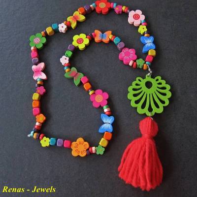 Bunte Kinderkette aus Holzperlen mit Blumen, Schmetterling & Quaste – Mädchen Bettelkette 75 cm