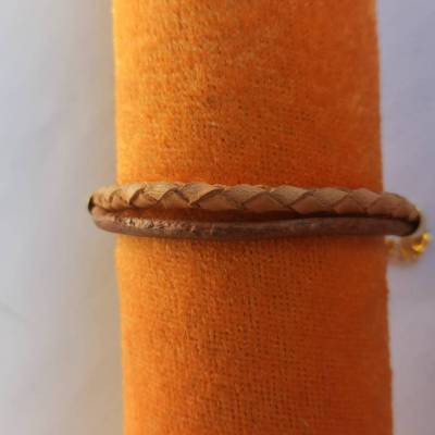 Leder-Armband hellbraun/naturfarben vergoldet – Unisex, geflochten & verstellbar