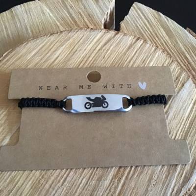 „Motorrad“ Makramee-Armband mit  gravierten Edelstahl-Verbinder