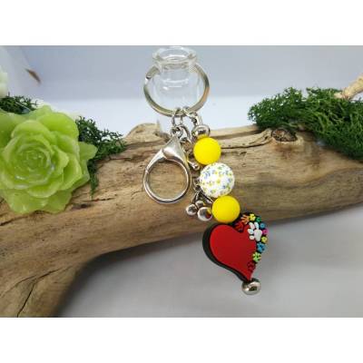Schlüsselanhänger mit rotem Herz und Pfoten – Handgemachter Taschenanhänger aus Silikonperlen