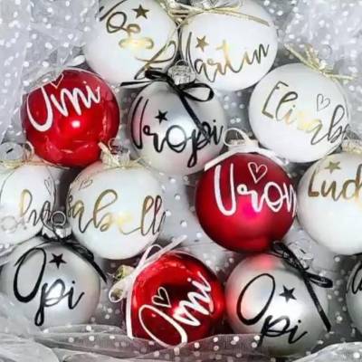 Christbaumkugeln / Weihnachtskugeln 8 cm personalisiert - mit Stern, Herz oder Pfotenherz über dem Namen