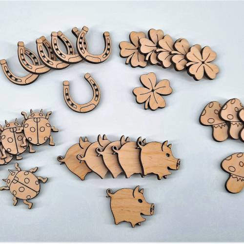 Glücks Symbole Streudeko 30-Teile Holz Hufeisen, Kleeblatt, Marienkäfer, Pilz und Glücksschwein  Konfetti DIY