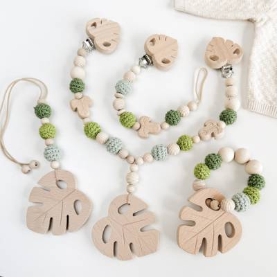 Schnullerkette, Greifling, Kinderwagenkette, Babyschalenanhänger mit Blattmotiv in grün