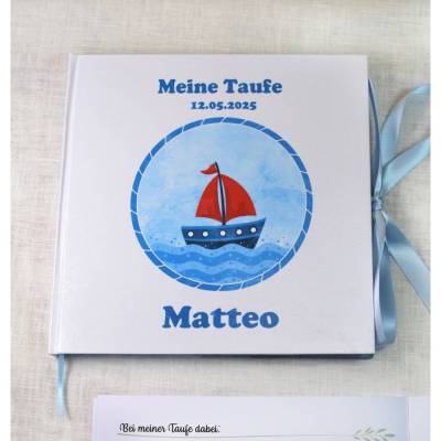 maritimes Gästebuch & Album zur Taufe mit Segelboot in Tot & Blau auf dem Meer; blanko o. Fragen