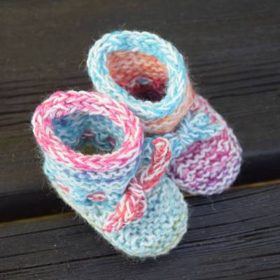 Babyschuhe Booties Regenbogen gestrickt bis 6 Monate 