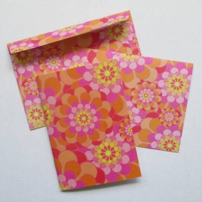 Notizheftchen Flower-Power Retroblumen mit passendem Briefumschlag, DIN A6 Notizheft blanko 