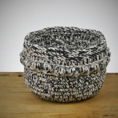 Gehäkeltes kleines Körbchen in naturfarben, toll als kleines Geschenkkörbchen oder als Utensilo