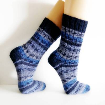 Mustersocken, blaugemusterte Ringelsocken, unisex  warme Wollsocken, handgestrickt, superweich, Damensocken 