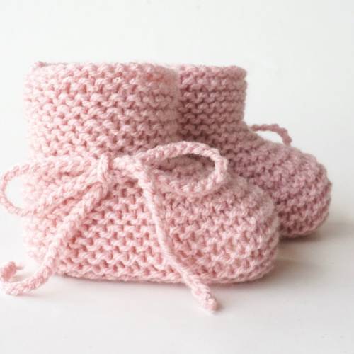 Babyschuhe gestrickt altrosa – Strickschuhe Baby, Geschenk Geburt 3-6 Monate