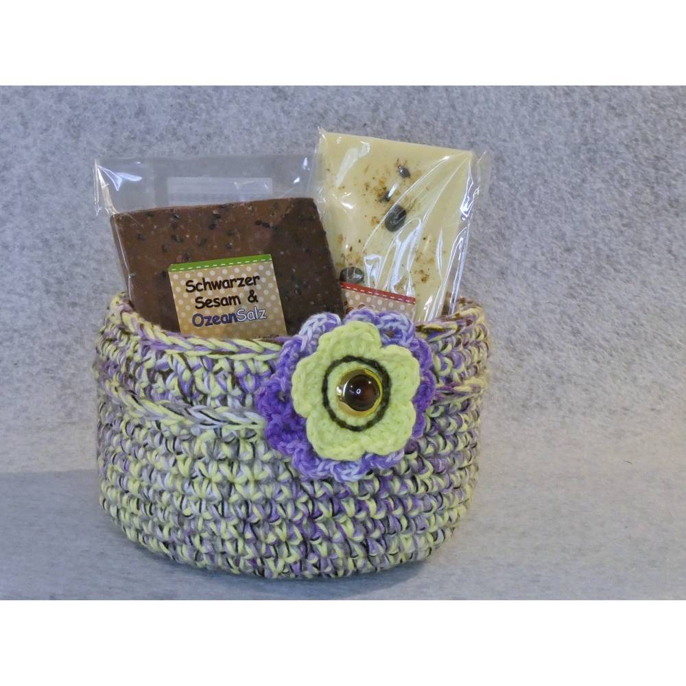 Gehäkeltes kleines Körbchen in gelb-lila, toll als kleines Geschenkkörbchen oder als Utensilo