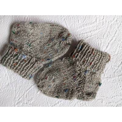 Handgestrickte BabySöckchen aus Wolle – Erstlingssocken hellgrau Tweed, filzfrei & formstabil