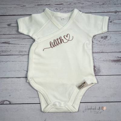 Kimono Baby Body mit Namen bestickt I personalisierter Babybody mit Herzschrift