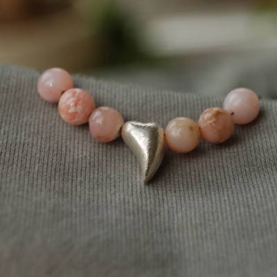 Herz aus gebürstetem 925er Silber und rosa Opal an Edelstahl-Collier