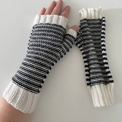 Armstulpen Anleitung: Stricke deine eigenen Düsterblume Stulpen