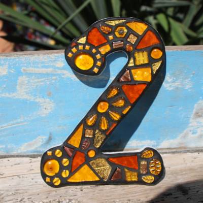 Hausnummer Mosaik in Bernstein- und Goldtönen, Ziffern 0-9, frostfest