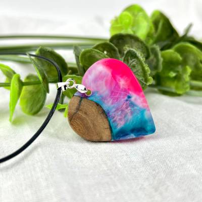 Handgemachte Herz Holz Harz Halskette|Fluoreszierend unter Schwarzlicht| Unikat Schmuck in Pink, Türkis & Weiß |Geschenk