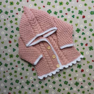 Strickjacke mit Kapuze rosa weiß Trachtenjacke Taufkleidung Geschenk Geburt Babyshower Taufgeschenk Pullover Zopfmuster 