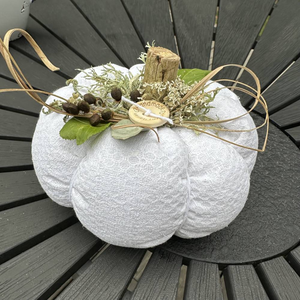 XL Deko Kürbis aus antikem Leinen – Handgemachte Herbstdeko mit Naturakzenten