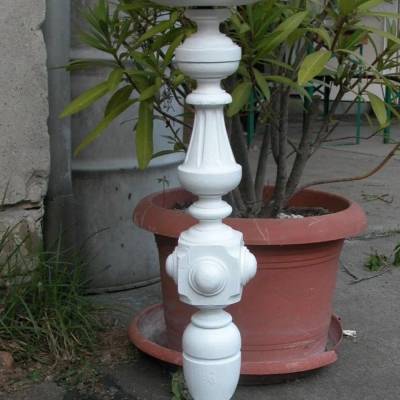 Blumensäule im Chabby Chic