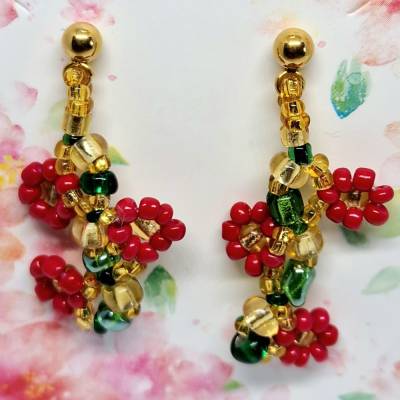 Handgefertigte florale Ohrringe