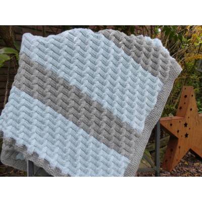Strickanleitung Babydecke Lindelöv – Zopfoptik ohne Zopfnadel, individuell anpassbar