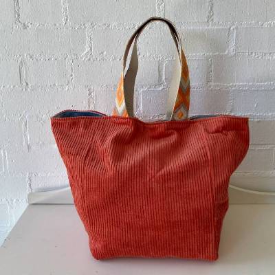 handgenähte Tasche aus Breitcord und Canvas