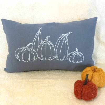 Kürbiskissen Kissenbezug Herbst 30x50 Grau – Deko Kissenhülle mit weißem Kürbis Druck für Sofa & Bett