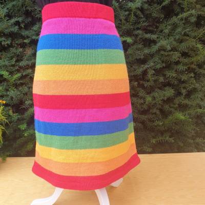 Strickrock Regenbogenfarben – Handarbeit Rock Gr. 40/42, Winterrock LGBTQ Pride
