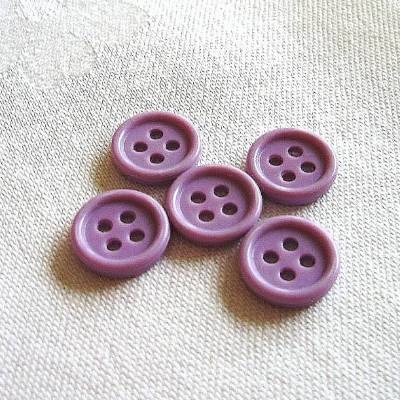5 lilafarbene Vintage 4-Loch-Knöpfe  aus den 70er Jahren  