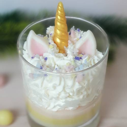 Einhorn Kerze – Duftende Designer-Sojakerze mit Obstgartenaroma & Vanille