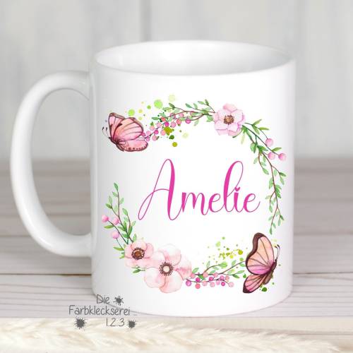 Tasse mit Namen personalisiert Blumenkranz und Schmetterling