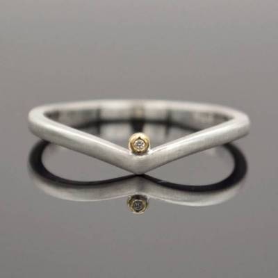 Feiner Ring aus 925er Silber und 750er Goldfassung mit Brillant- handgemacht