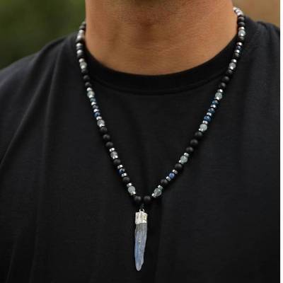 Herren Halskette aus Edelsteinen Kyanit Aquamarin Onyx Hämatit mit Kyanit-Anhänger, Länge 61 cm
